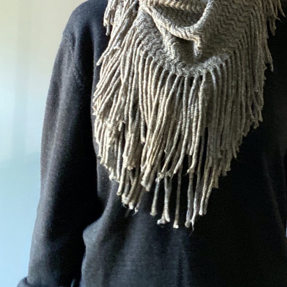 BP Chunky Infinity  Fringe Scarf - Picture 6 of 8